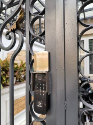 Khóa Vân Tay Cửa Sắt – Giải Pháp An Ninh Nhà Phố 2026 2 Khóa Cửa Cổng ngoài trời Khóa Cửa Cổng ngoài trời DSmart 2C39T chống mưa chống mưa
